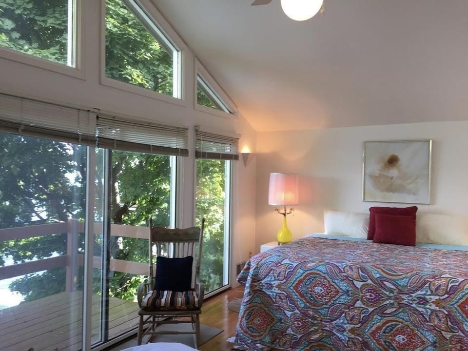 Fresh new sheets and bedspread for 2019.  Bedspread subject to change w/o notice
