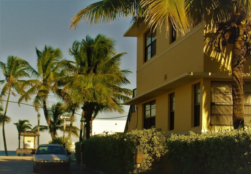 Seconds to the beach.