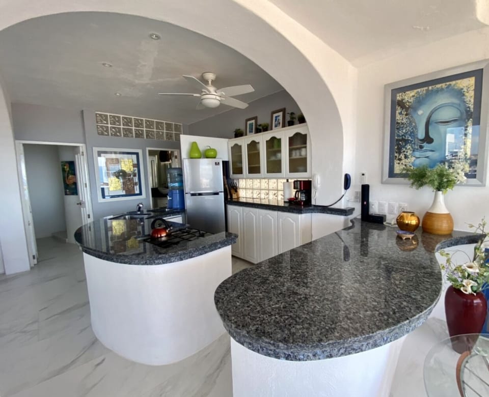 Well equipped kitchen to satisfy even discerning chefs