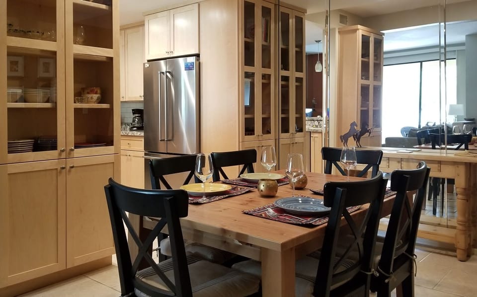 Dining room ready for dinner