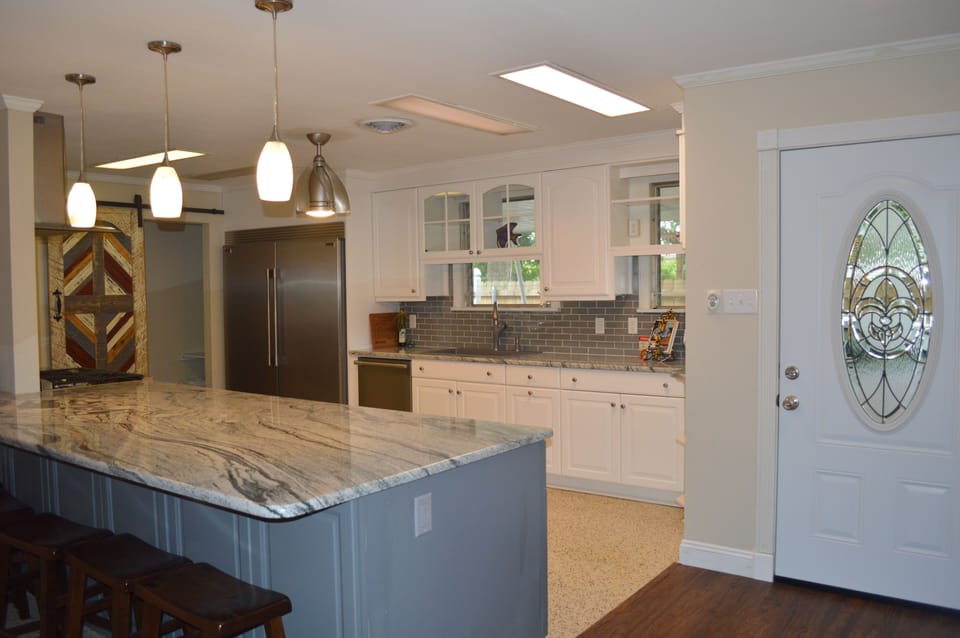 Kitchen/ Front Doore