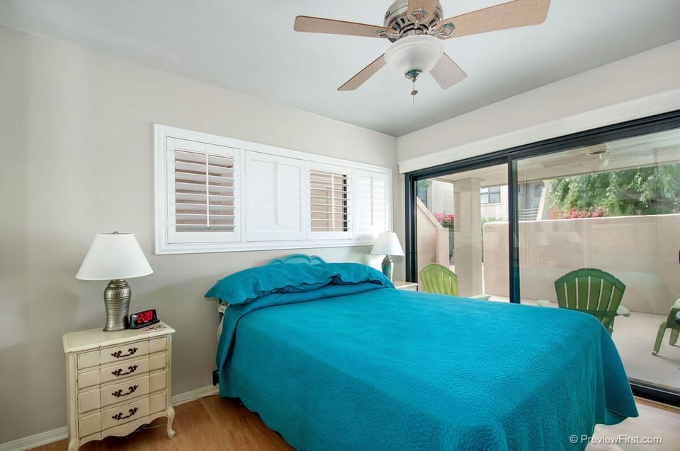 Queen bed Good-sized secondary BR w/ patio access