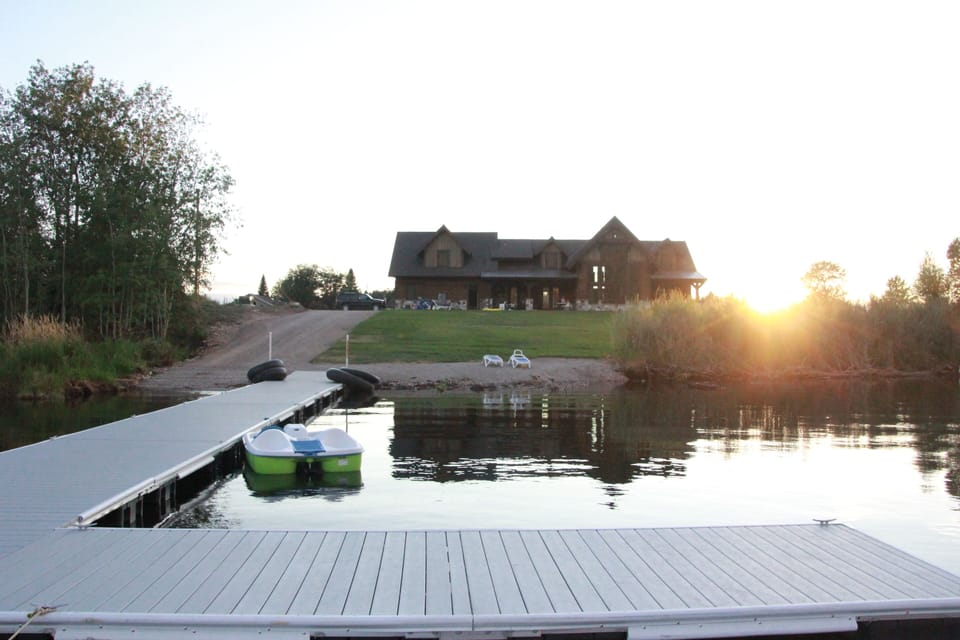 Large backyard, covered patio with BBQ. Personal dock. 