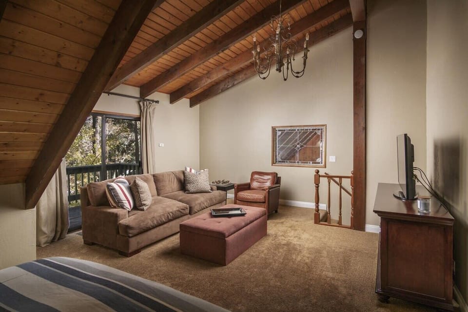 Amenity | Queen pullout, Hi-Def TV, Apple TV, Xbox, patio