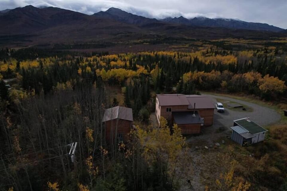 (16)beautiful property surrounded by mountains