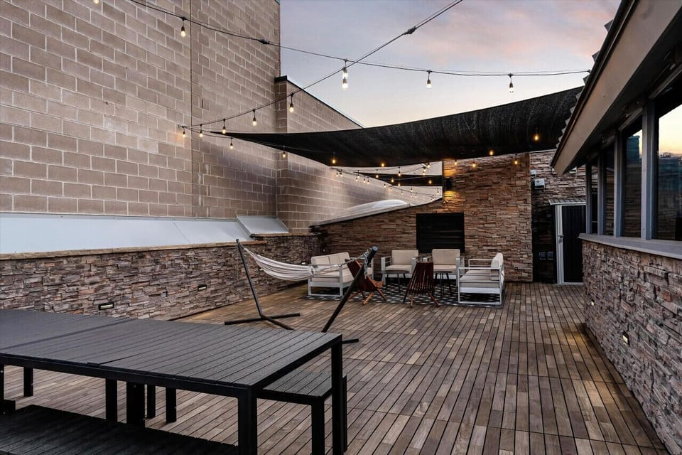 [Rooftop] Hammock, Bistro Lights, & Plenty of Space to Enjoy