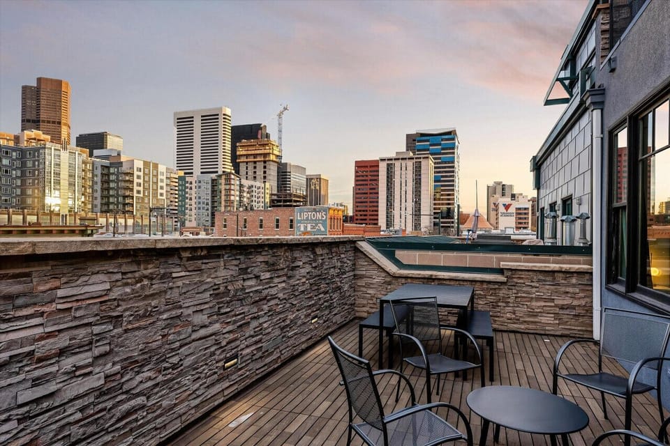 [Level 2] Incredible Downtown Views