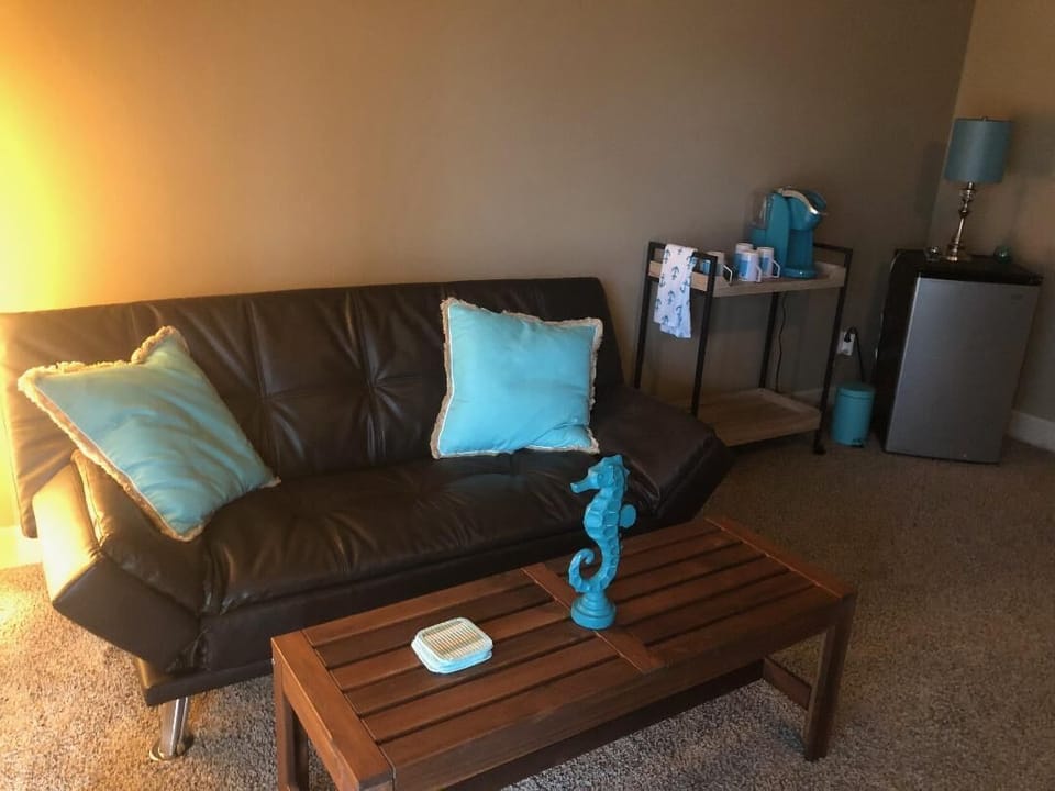 Bonus room/3rd bedroom has queen bed, full futon, coffee bar, mini 'fridge, etc.