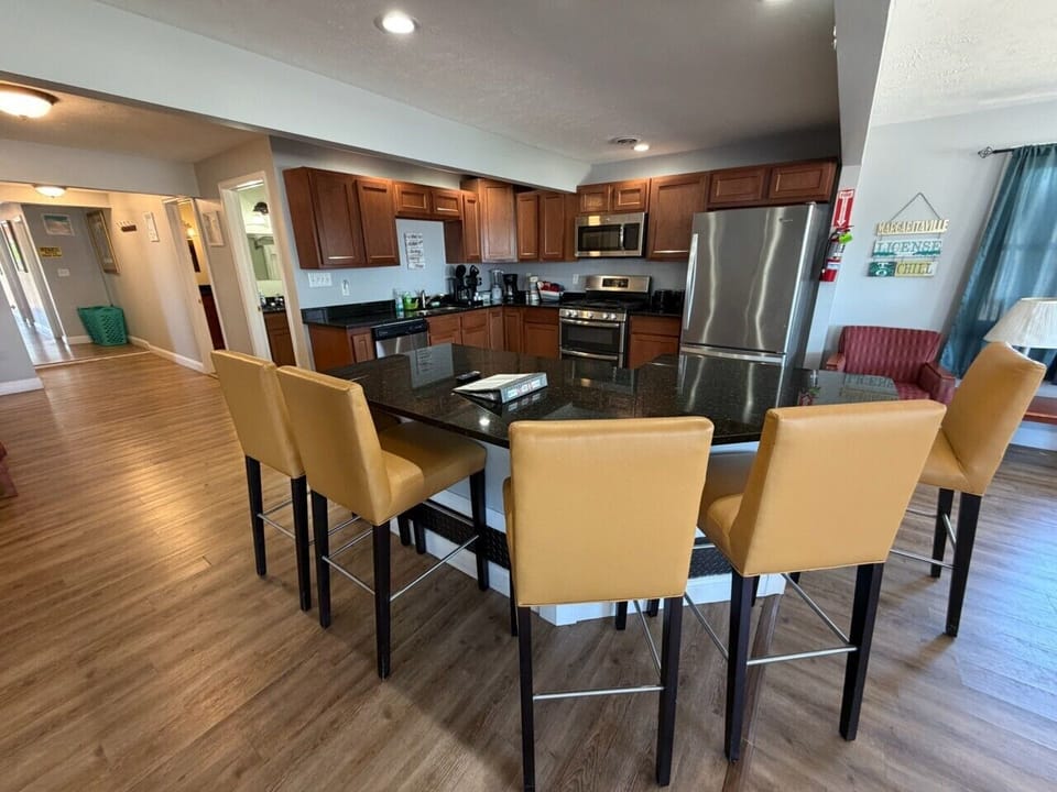 Kitchen W/Dining