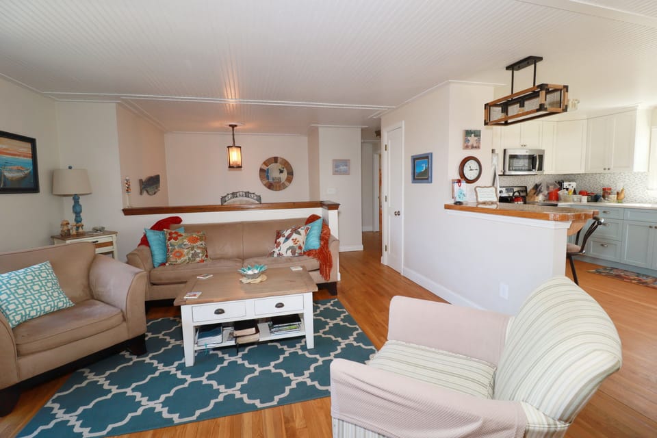 Main Floor Living Room to Hallway and Bedrooms.