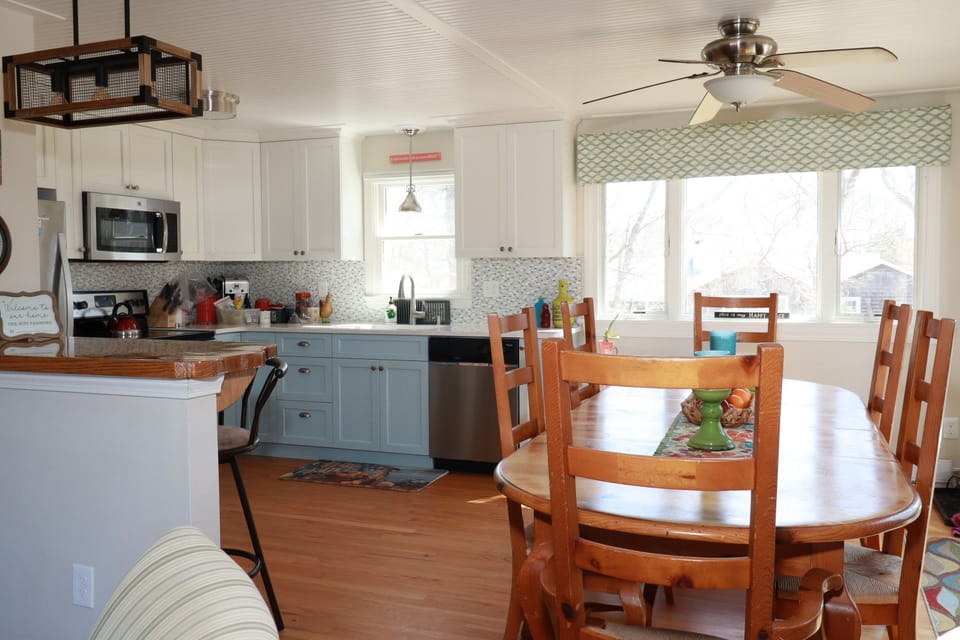 Kitchen seats 12 hungry guests!