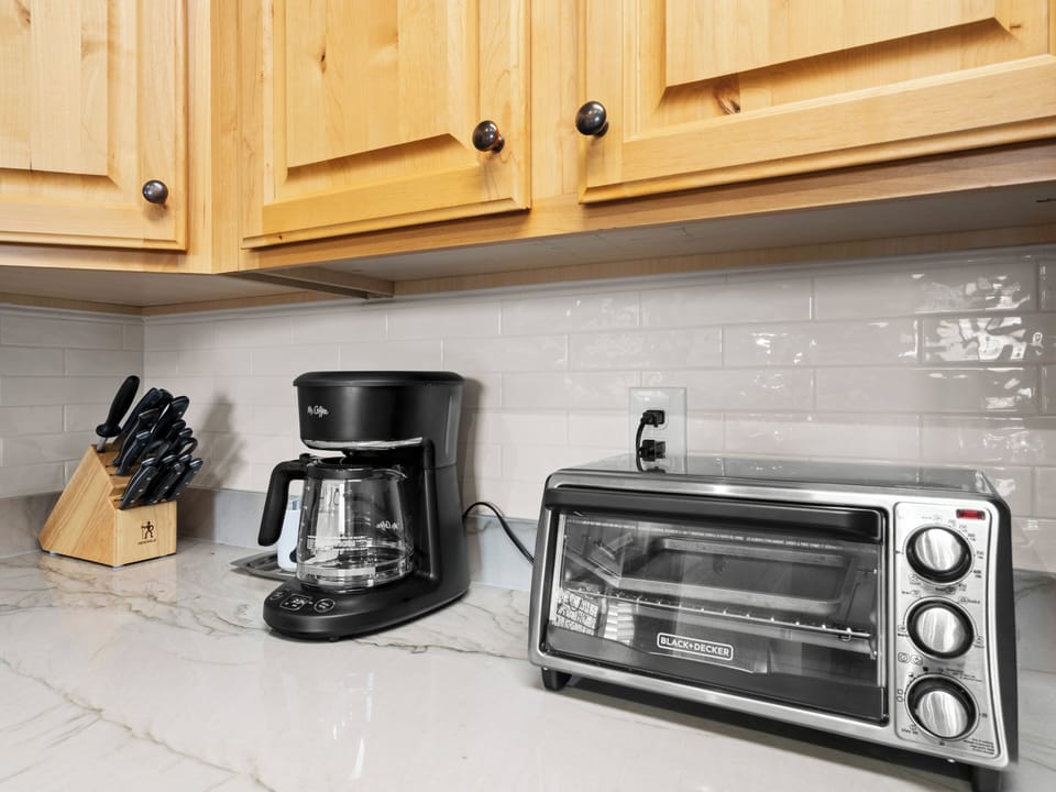 Kitchen / Utensils / Coffee Maker / Toaster Oven