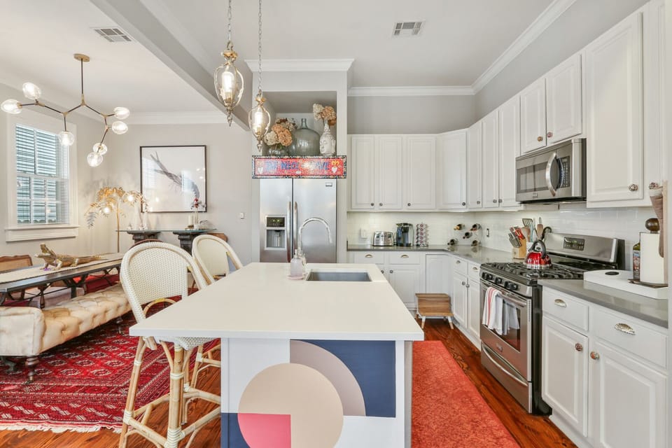 Chef's kitchen, fully stocked, Keurig coffee pods provided.