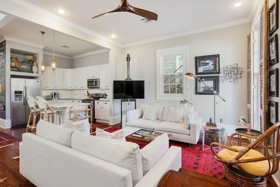 Large, deep, comfy sofas, smart TV, Netflix, HBO, etc. 