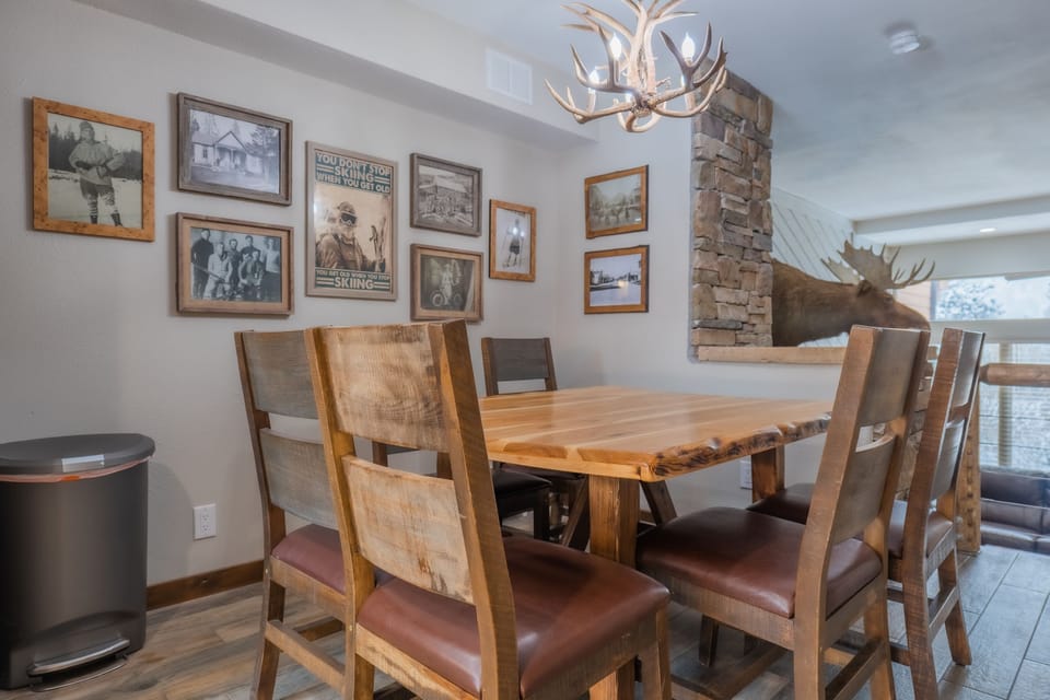 Dining area with seating for 6