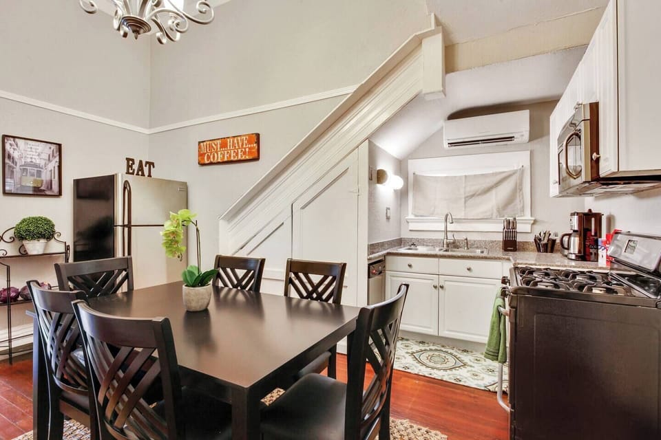 Fully Equipped Main Kitchen w/ Cookware, Coffee Maker & Coffee, Dishware, Utensils included 