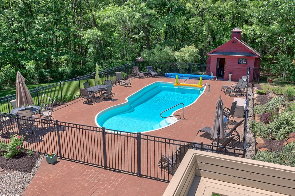 Huge private backyard with pool fenced-in for safety!

*Open for Summer only*
