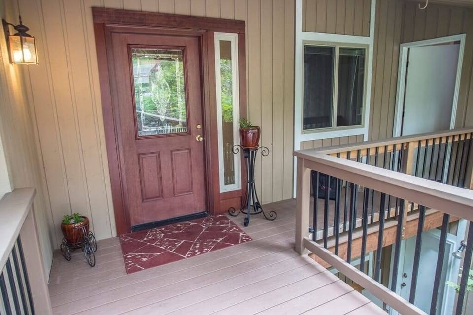 Enter here and start your vacation or stay.