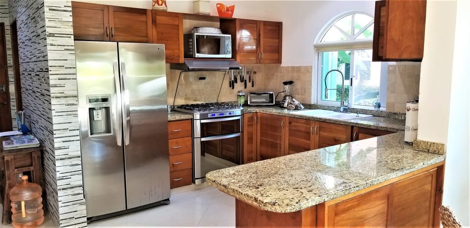Full kitchen