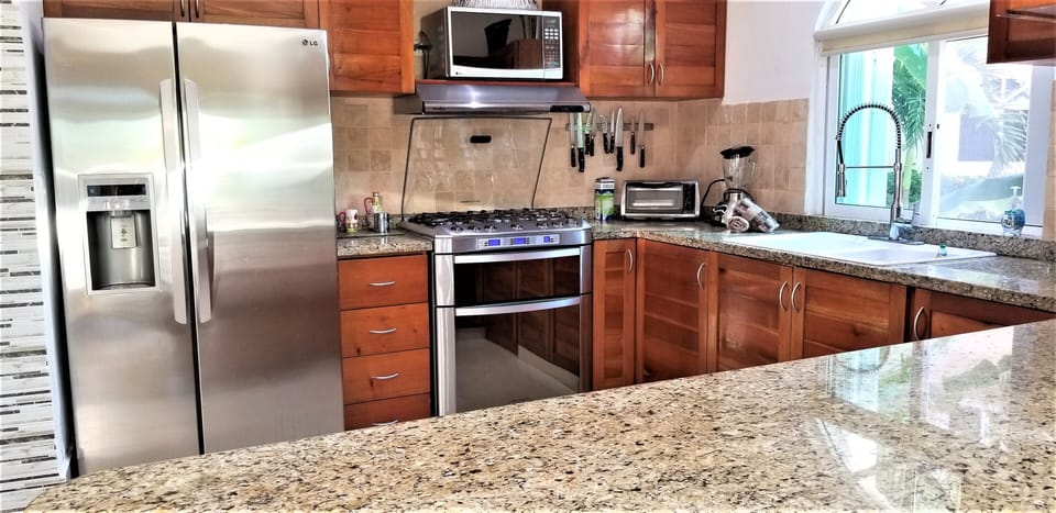 Full kitchen
