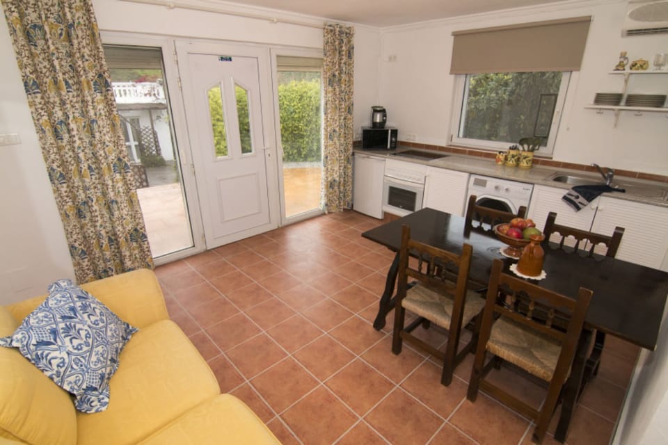 Bungalow Vinuela - open plan kitchen /dining / living  area