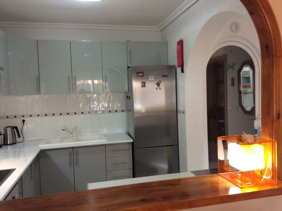 Fully equipped kitcken. Fridge freezer 