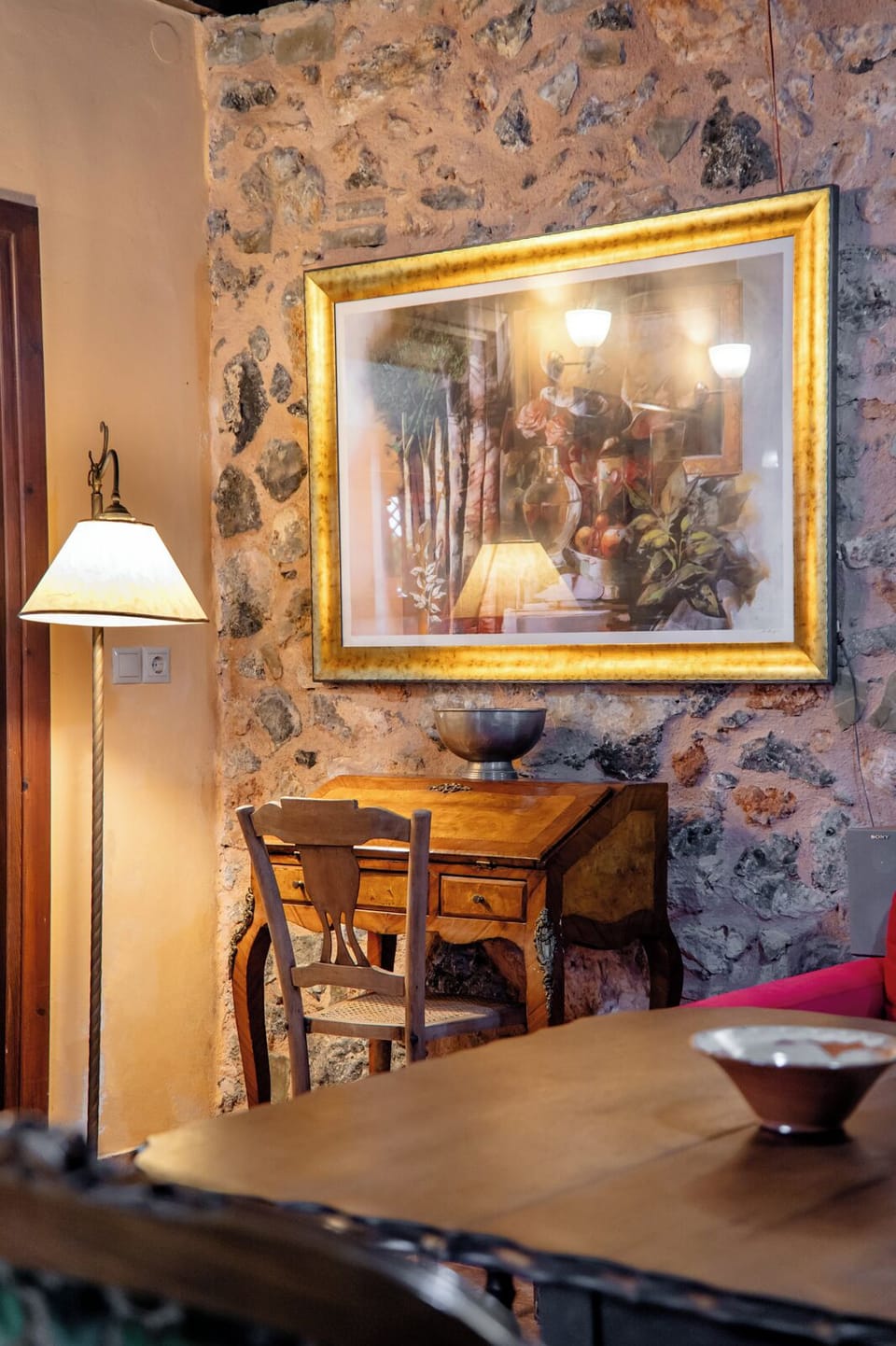 LIVING ROOM DETAIL OF FURNITURE