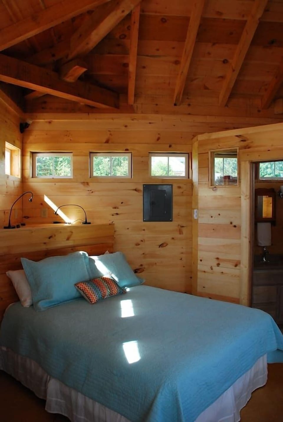 Very comfortable queen bed set at an angle. Sit up and look out the windows to the harbor. A band of high windows let in light from 360 degrees. This is a very bright and inspiring space. 