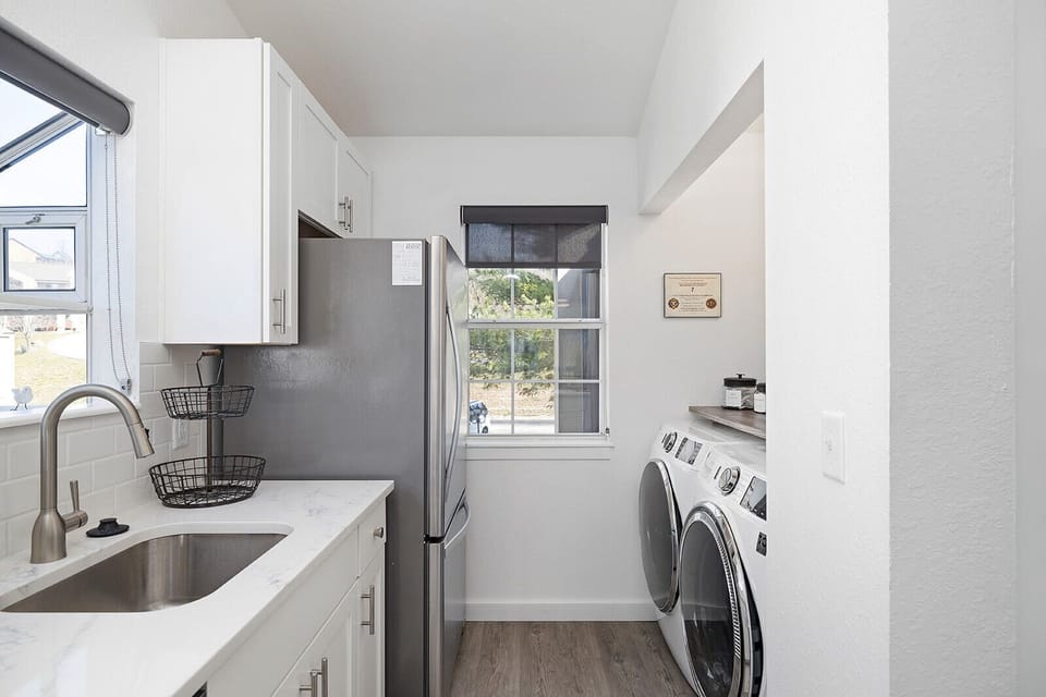 Kitchen - Full size appliances and front load washer / dryer