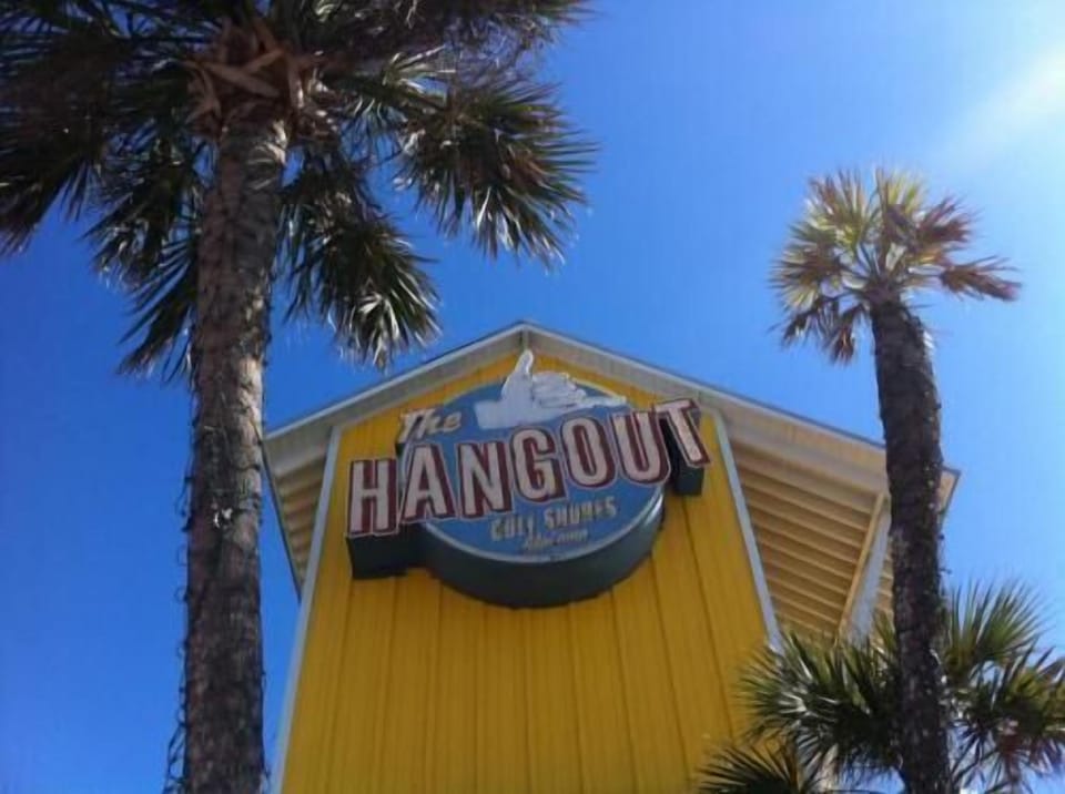 The Hangout, a Beachside Family Restaurant 