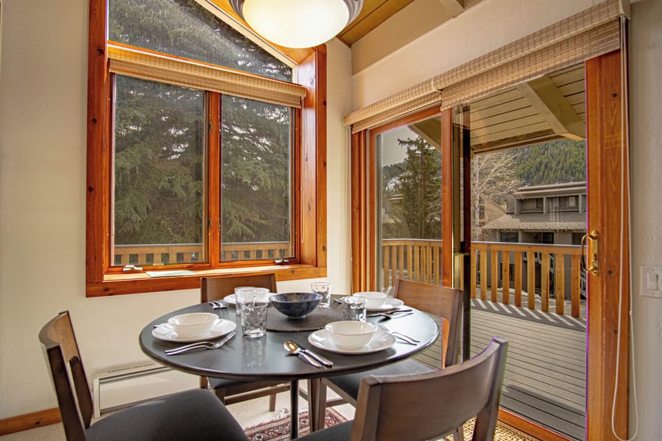 Dinning Area with Large Deck for Entertaining