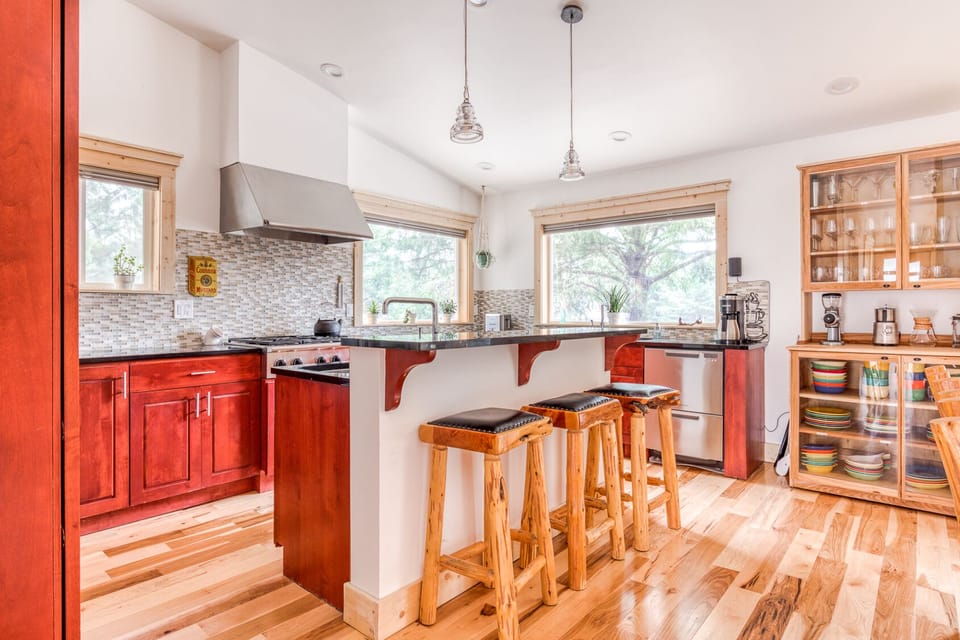 Beach Cabin has a large kitchen with lots of counter space and 2 sinks