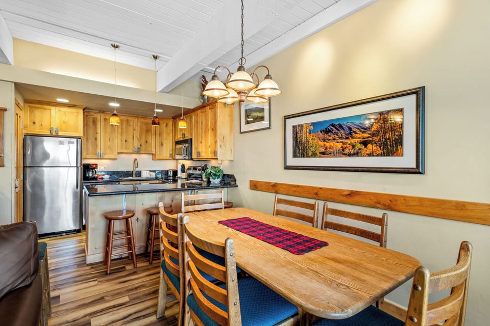 Dining Area & Kitchen