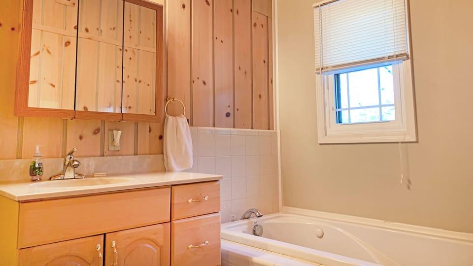 Master Bath #1 jetted tub