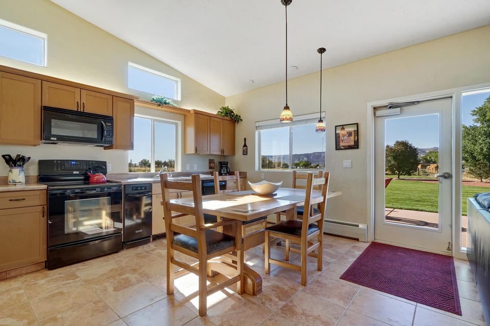 Cook, dine, and entertain in this stylish and functional kitchen.
