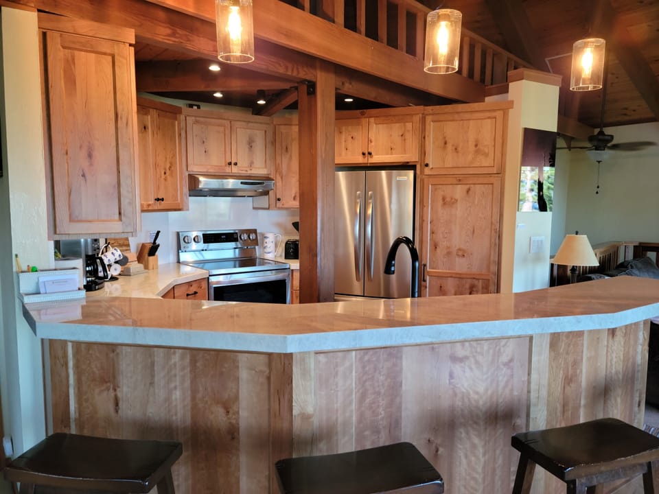 Newly remodeled Kitchen with quartzite countertops and so easy to clean!