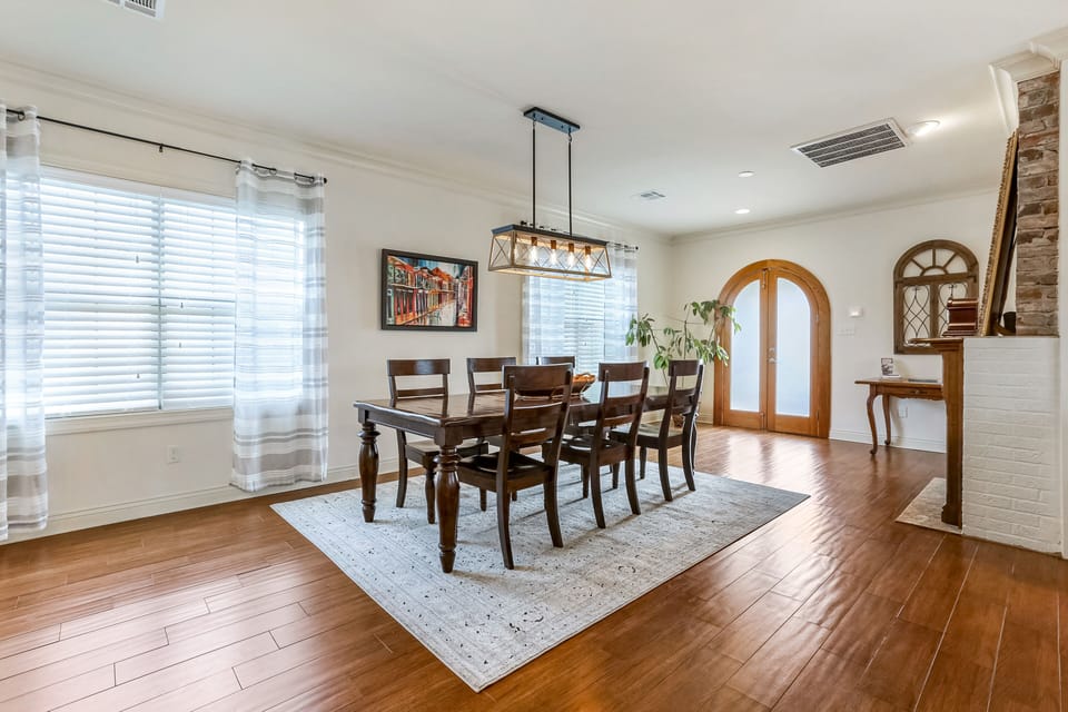 Dining area seating for 8