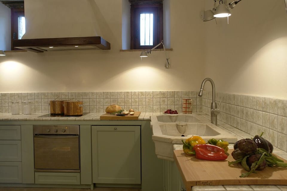 Kitchen fully equipped, marble sink