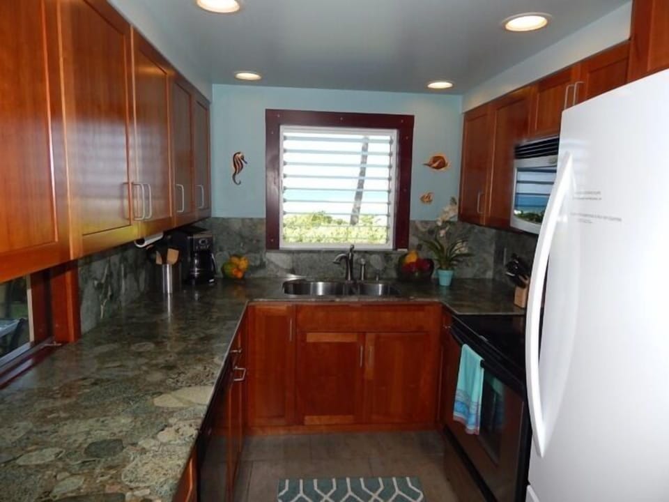 fully equipped kitchen with granite counters