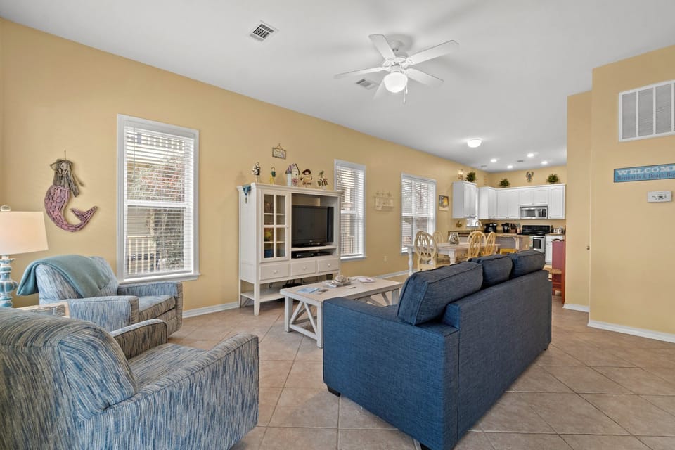Open Floor Plan from Living Room to Kitchen