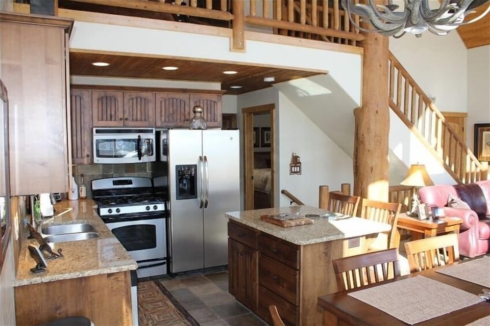 Kitchen provides a gas stove/oven, full fridge, microwave, dishwasher & island