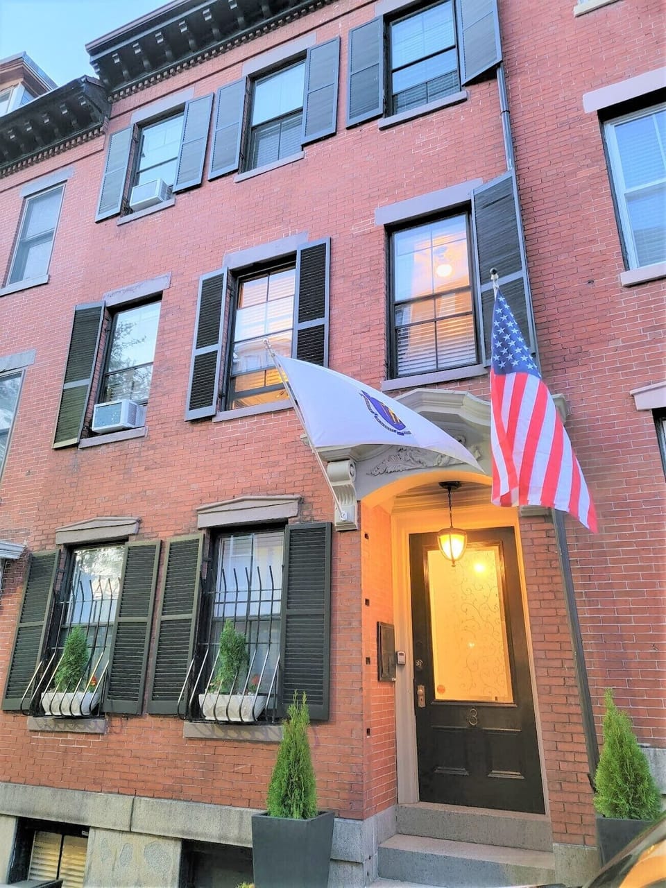 Located on floor 2 of a classic Boston 1860's Rowhouse