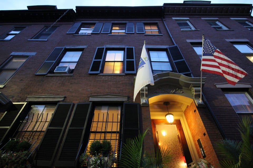 Welcome!   Fort Hill Inn,  Boston,  Main Building