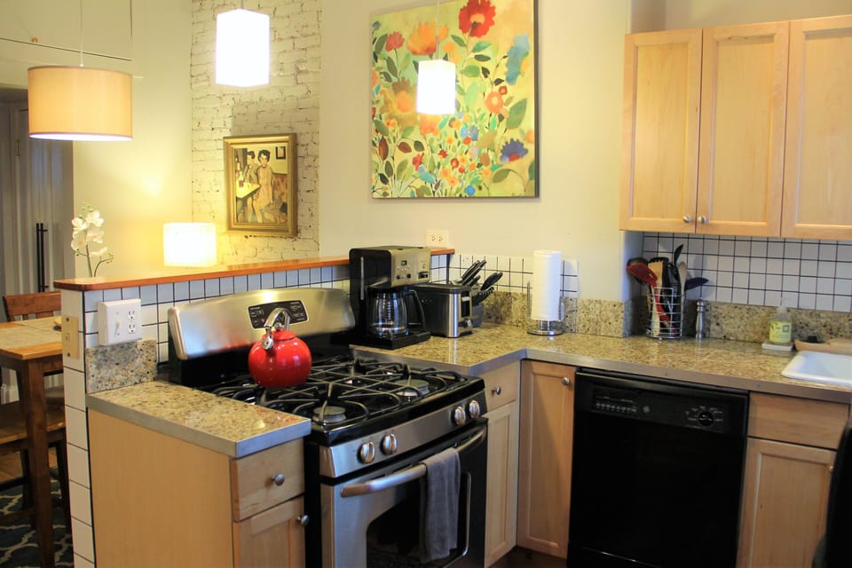 Fully Applianced,  Eat In Kitchen