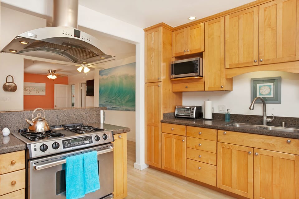 Light and bright kitchen