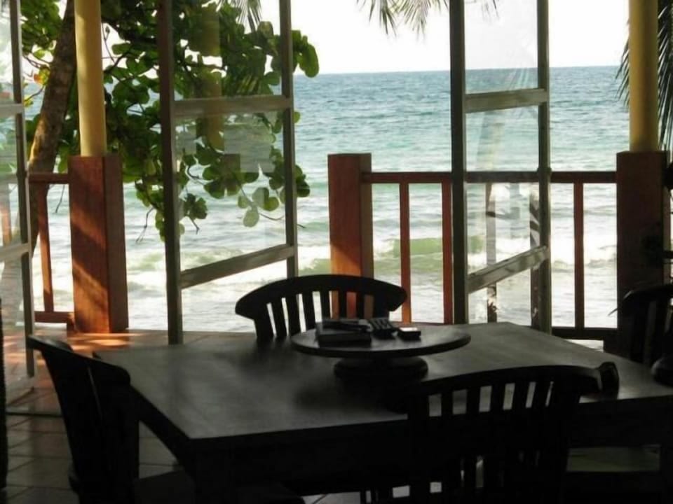 Dine in style looking out at the break. note the newly finished deck railing! 
