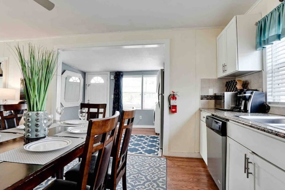 Enjoy a relaxing home cooked meal or opt for Easy pick up or delivery at a variety of good Key restaurants
