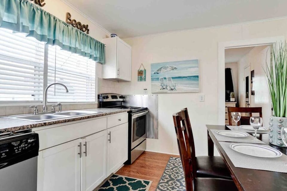 Meal prep is a snap in our well-equipped kitchenette 