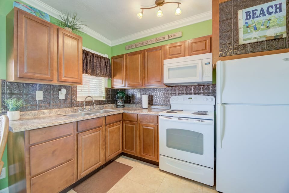 full size refrigerator & stove
