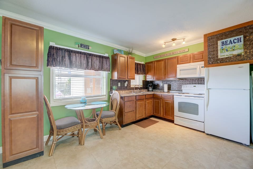 full kitchen with most cooking needs